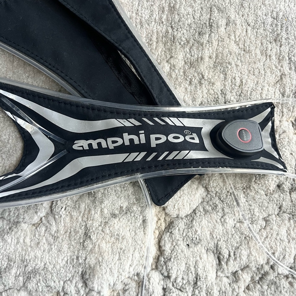 Amphipod Reflective Running Belt